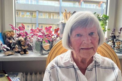 Elin Dybkjær er fritaget for digital post - og derfor gik der så lang tid, inden hun fik det fysiske brev med en p-afgift for at holde i gården bag Herning City Hotel, at hun nåede at få en ny regning mere for samme forseelse.