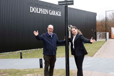 Jan Ørum Vermø og Julie Vermø har lagt i kakkelovnen til endnu flere spændende weekender med musikalsk underholdning i Dolphin Garage i 2026, hvor budgettet stiger med cirka 60 procent.