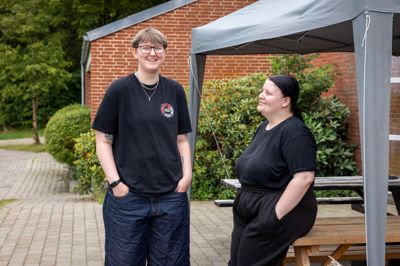 Humøret er højt hos Zander Meck Sørensen og Nanna Gabriella Kjær, som mødte hinanden for fem år siden på en Blå Kors-sommerlejr og har været venner lige siden.