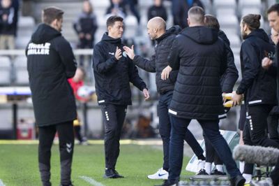Nickolai Lund (nummer to fra venstre) står i spidsen for Viborg FF mod FCK fredag. (Arkivfoto)
