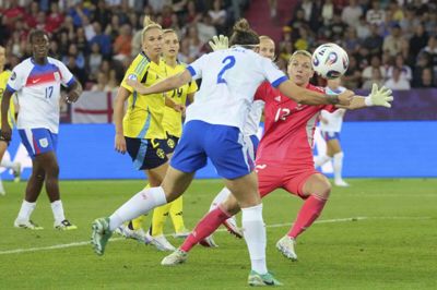 Lucy Bronze bragte England tilbage i kampen mod Sverige og stod også for en scoring i straffesparkskonkurrencen.