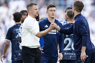 Nickolai Lund (i midten) kender Jacob Neestrup og FC København indgående efter halvandet år som assistent i klubben. (Arkivfoto).