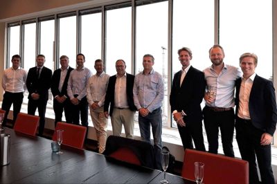 De involverede parter ved overdragelsen af Pluscoat til Dot A/S. Den fynske virksomhed bliver lagt sammen med pulverlakeringsvirksomheden Dot Steel Coating under navnet Dot Colors A/S.