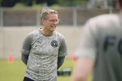 Thomas Thomasberg, FCM's cheftræner, ser frem til søndagens premiere mod OB. Og også han kræver en sejr over oprykkerne.