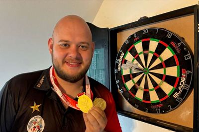 Alt gik op i en højere enhed, da Mads Hansen sammen med sin makker, Scott Thomsen Rosser, overraskende vandt DM i dart i herredouble. Fokus og et godt mind-set er alfa og omega indenfor dart. Privatfoto