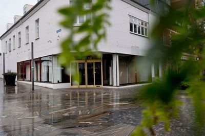 Den tidligere Din Tøjmand på Bredgade er blevet lejet ud til skrædderkæden Sjölin. Renoveringen af butikken begynder i løbet af de næste par uger, og efter planen åbner butikken lørdag 4. oktober 2025.