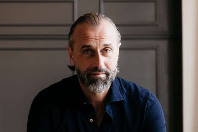 Morten Albæk grundlagde i 2015 rådgivningsvirksomheden Voluntas, der i dag har kontorer i lande som Indien, Kenya og Ukraine.