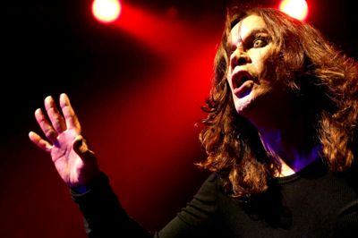 Tæt på 7000 mennesker oplevede i 2010 Ozzy Osbourne give koncert i Herning. Heavy metal-legenden døde tirsdag. Han blev 76 år.