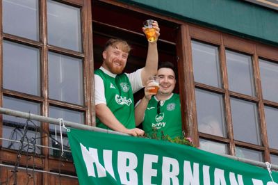 Der skåles på skotsk fra alle hjørner i Herning - også fra førstesalen på Murphy's.