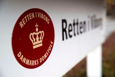 37-årig mødte frem til en adresse i Karup med en lang stang i hånden, da han ville beskytte sin eks-kæreste, forklarede han i retten.