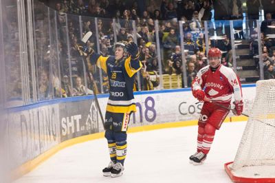 18-årige Anton Linde satte gang i målfesten med sin scoring til 1-0, der også var hans første i blåt og gult.