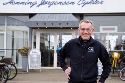 Henning Jørgensen erkender, at det var en underlig fornemmelse at sætte gang i ophørsudsalget, men nu er han helt afklaret med, at en epoke som cykelhandler gennem 31 år snart er slut.