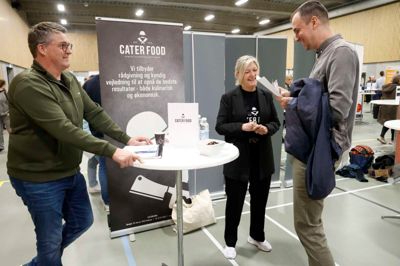 Yaroslav Borodin (t.h.) fik en snak med HR-ansvarlig Jane Søgaard og direktør Finn Jensen fra Cater Food om jobmulighederne i firmaet, der snart flytter til Ikast.