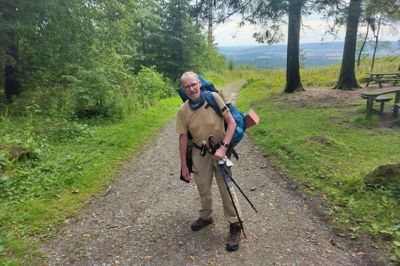 Efter to alvorlige sygdomsforløb har Hans Jørgen Hansen både besteget Kilimanjaro og gået fra Engesvang til Schweiz.