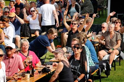 Dolphin Allstars festival blev fredag skudt i gang, og der er solgt væsentlig flere billetter end ved premieren sidste år.