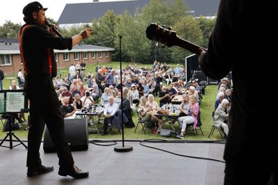 Siden 2023 har der i august været musikfestival ved Hotel Herning. Det bliver der også i uge 34 i år. Billedet er fra debutåret, hvor bandet John Mogensen Live optrådte.