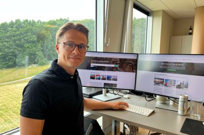 Rasmus Juul-Olsen, der bor i Gl. Rye, har udviklen den succesrige rejseplatform Bookmundi.com, der har kunder i mere end 100 lande og udbyder mere end 13.500 pakkerejser.