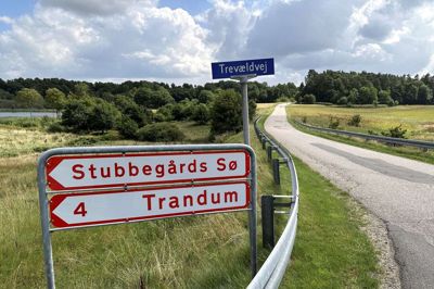 Her i krydset Trevældvej/Bjergbyvej mangler der et r i Stubbergård, mens der til gengæld er et s for meget.