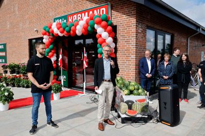 Direktør i ejendomsudvikling i Dagrofa, Brian Videbæk, der i øvrigt kommer fra Videbæk, har aldrig set så stor en opbakning til en butik, som den han tirsdag var med til at åbne i Feldborg.