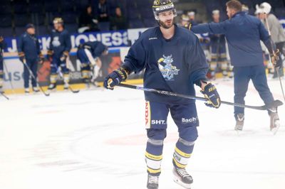 Patrick Bjorkstrand har ikke haft hjemmebane i Kvik Hockey Arena siden 2012. Nu er han tilbage som en del af Blue Fox-truppen.