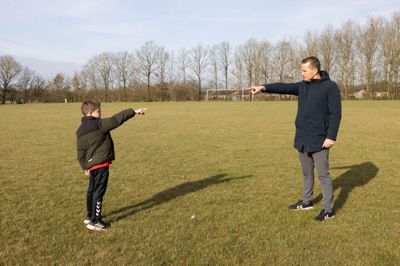 Autoritet, beslutsomhed og kropssprog er afgørende på banen, når man er dommer. Det er tydeligt, at Mikkel Krogh har studeret sin far tydeligt. Han ser stort set alle de kampe i fjernsynet, som Morten Krogh dømmer og har også været med på stadion i både Herning, Randers, Aarhus og størst af alt: Anfield Road i Liverpool.