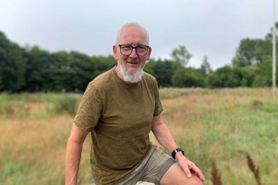 Flemming Hansen er formand for den kommende bypark i Bording, »Knudepunktet«. Her ses han foran hele området. Flemming Hansen er til daglig centerleder i Bording Hallen.