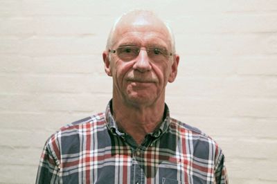 El-installatør Henning Østergaard var indover julebelysningen i Kjellerup i mange år. Sidste år måtte han give op på grund af sygdom, men han holdt øje med, at det blev gjort godt nok. Foto: Adam Haff