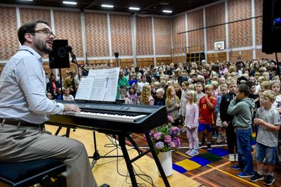 Phillip Faber var mandag på Skivehus Skole for at synge for. Skolen havde vundet lodtrækningen om en koncert med pianisten og sangeren JJ Paulo i forbindelse med projektet »Morgensangsmissionen«, som blev afsluttet mandag.