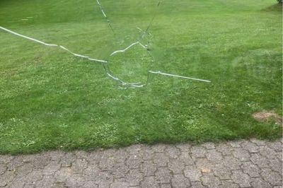 Klubbens medlemmer opdagede de knuste ruder, da de mandag eftermiddag mødtes for at spille kroket og krolf i Kibæk.