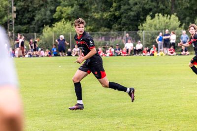 Gustav Bjerge fik spilletid i alle FCM's træningskampe denne sommer, men han var klar over, at han skulle udlejes. Nu drager den 19-årige midterforsvarer til Hobro på et lejemål frem til næste sommer.