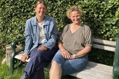 Charlotte Vindeløv (th) og Laura Riddersholm, kandidater til byrådet i Skanderborg.