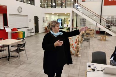 Linda Nielsen (S) har læst om grundsalget i Herning Folkeblad og er siden blevet kontaktet af den lokale grundejerforening, der undrer sig over ikke at være blevet inddraget. Derfor rejste hun sagen i byrådssalen tirsdag eftermiddag.