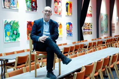 Den 60-årige eventmager Jan Ørum Vermø fra Dolphin-familien underholder med anekdoter, når Herning Cityforening byder på gåtur lørdag 30. august.