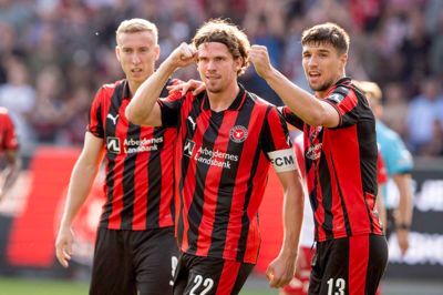 Tidlig træffer og hurtigt mentalt overskud. Anfører Mads Bech Sørensen (i.m.) knytter næven efter sin scoring til 1-0 efter bare syv minutter. Det glæder også Adam Buksa og Adam Gabriel.