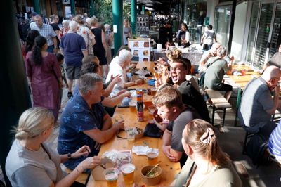 Gensyn med gode venner, streetfood og kolde fadøl. Så kan weekenden bare komme an. Endnu engang blev Strøgfood meget velbesøgt. Måske rekordmange mennesker i år.