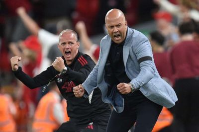 Efter nederlaget til Crystal Palace i Community Shield åbnede Arne Slot og Liverpool fredag sin Premier League-sæson med en 4-2-sejr over Bournemouth på et elektrisk Anfield.