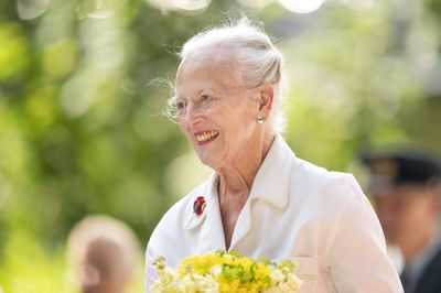 85-årige dronning Margrethe interesserer sig for kunst og design og har tidligere skabt messehagler til flere kirker, senest også Viborg Domkirke.