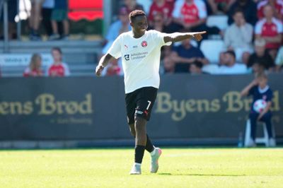 FC Midtjyllands topscorer, Franculino Djú, jubler efter sin træffer ude mod Vejle Boldklub.