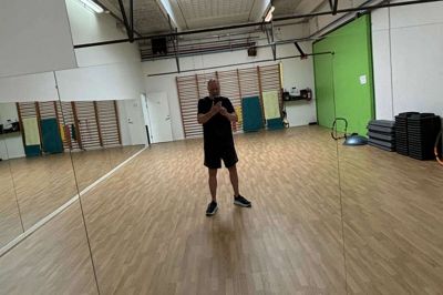 Gymnastiksalen hos Fitness Kjellerup. Her skal svedes frem til nytår. Målene skal nås.