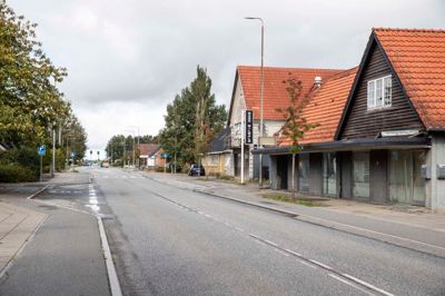 Flere huse på Tjørring Hovedgade ser meget slidte ud, og det har skabt debat.