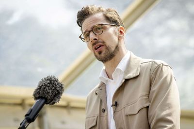 Alex Vanopslagh (LA) vil have en borgerlig regering efter næste valg, og hvis en sådan regering er med Venstre-formand Troels Lund Poulsen som statsminister, lever han fint med det. (Arkivfoto).