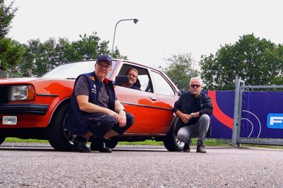 Løbsledelsen for FDM Jyllandsringen Classic er samlet ved FDM Jyllandsringen i forbindelse med planlægningen. Fra venstre: Løbsleder, Kurt Rasmussen, Hans-Jørn Søgård og Frits G. Nielsen. Privatfoto
