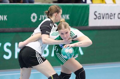 Sara Madsen blev topscorer med syv mål mod Skanderborg. Hun deler højre back-pladsen med Maria Holm.