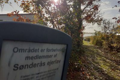 Sønderås Ejerlav vundet en sag ved Vestre Landsret. Nu har alle 43 medlemmer af ejerlavet ret til at sætte en motorbåd i Sunds Sø.