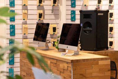 Om et par måneder slår GreenMind dørene op til en ny butik i Herning Centret, hvor man kan sælge sit brugte elektronik til genbrug. Man kan også købe brugt elektronik, der er blevet renset for data.