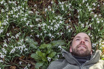 Egentlig ville Søren Vester være landmand, så han købte sig en ko for sine konfirmationspenge. Selvom han senere blev designer på linjen for rum og møbler, så fylder det grønne stadig meget i hans liv. Foto: Steen Don