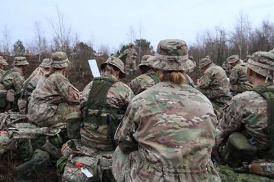 Ansatte i Skanderborg Kommune, der udfører frivilligt arbejde i uniform, kan få tjenestefrihed med kommunens velsignelse - men ikke med løn.