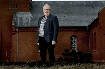 Selv om Niels Christian Kobbelgaard har sat farvel til Sunds Kirke, har han ikke sagt farvel til Sunds. Han er fortsat præsident for den lokale Y's Men's Club.