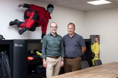 Michael Nissen (t.v.) overtager direktørposten fra Johnny B. Møller, som fortsætter i Elka Rainwear som salgsdirektør.