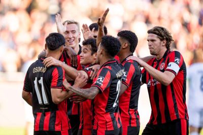 FC Midtjyllands spillere jubler under torsdagens storsejr over KuPS. Men spillet var ikke prangende og manglede balance. Det skal ændre sig hurtigst muligt.